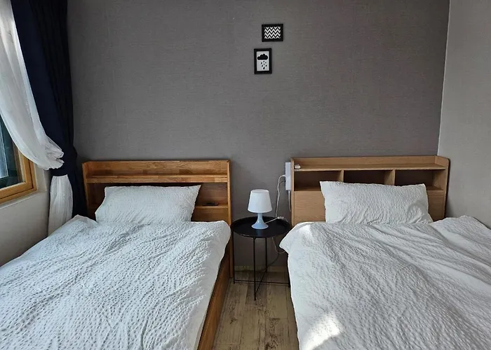 Hongdae#yonsei Univ#sinchon#2br With Elevator#4min From Shinchon Station Line 2 * 서울특별시